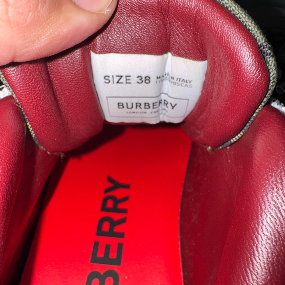 Burberry shoe - Picture 2 of 7